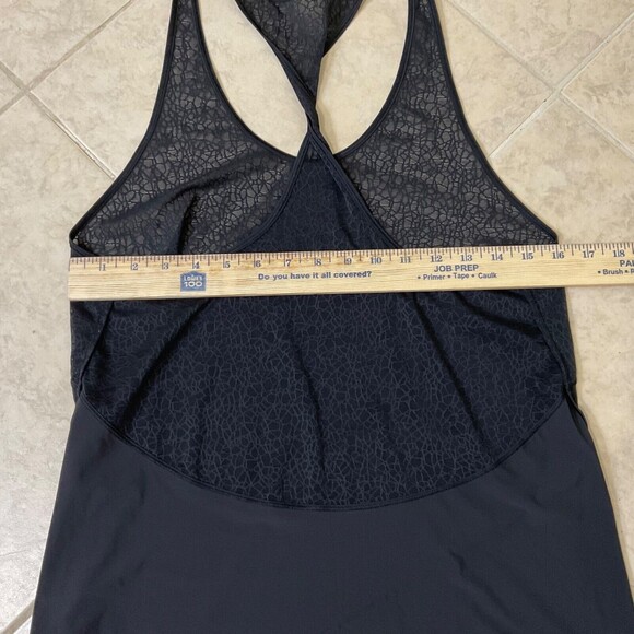 Lululemon Twist And Train Tank Black Side Slits measures to a size small - Picture 15 of 16